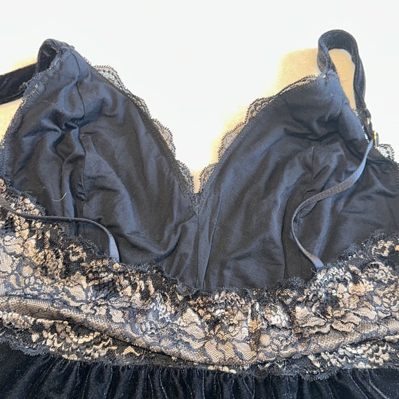 Soma black velvet and lace top size Large - Picture 8 of 17